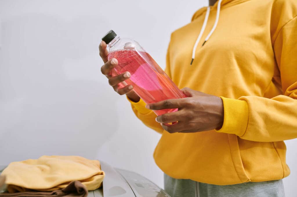 woman using liquid laundry detergents 2023 03 27 19 59 07 utc